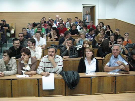 0012 Pod Lecture3.jpg - Group of two hundred faculty and students at Podgorica school in Turkey listen to presentation on Consciousness-Based Education.